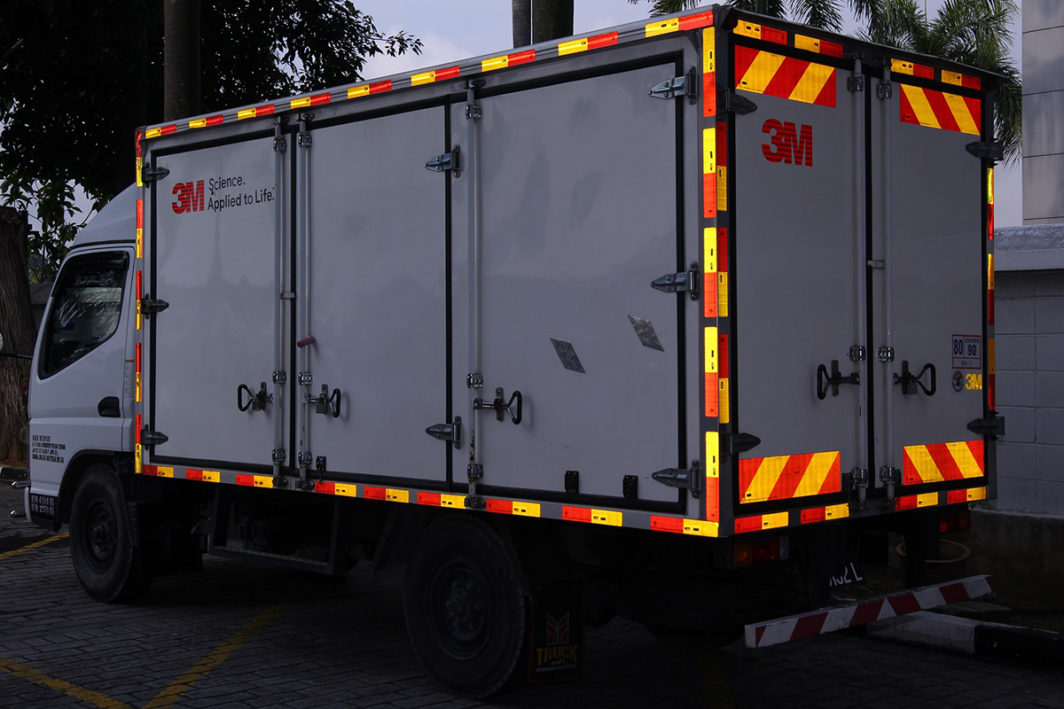 Custom Reflective Stickers printing Dubai Custom Reflective Stickers printing Dubai